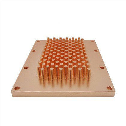 Disipador térmico pasivo con aleta y pasador de cobre